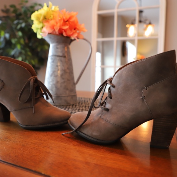 Tie up booties - Picture 3 of 8